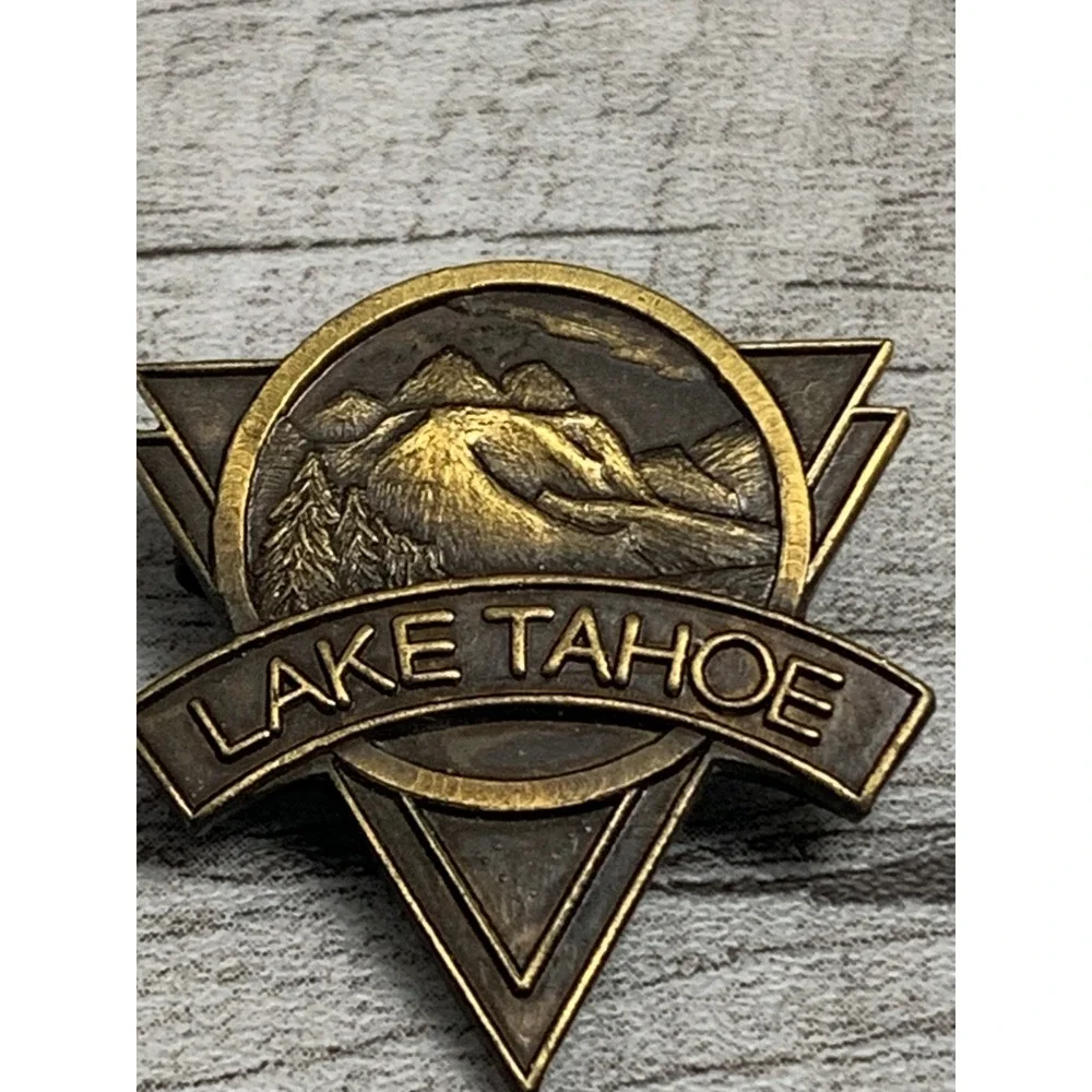 Vintage Pinnacle Designs Lake Tahoe Mountain Souvenir Lapel Pin Bronze Tone 4021